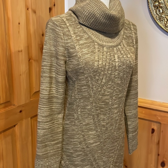 Jessica Simpson sweater dress - Picture 3 of 8